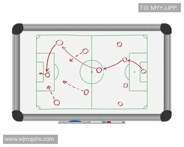 踢足球攻防技巧解析提升球队整体战术水平与个人能力的完美结合